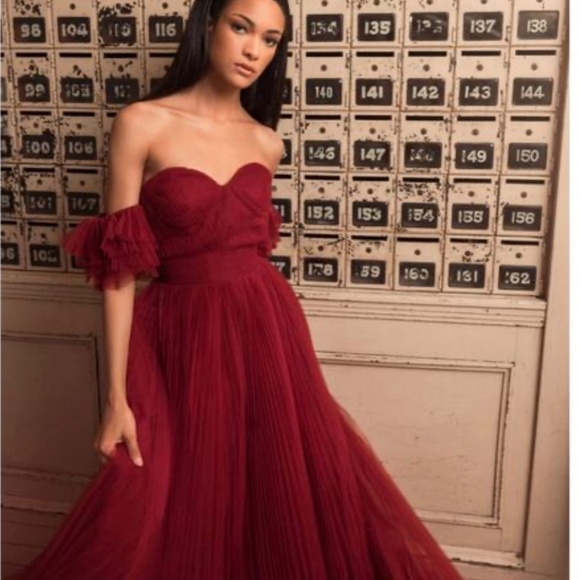 Gown - Picture 5 of 5